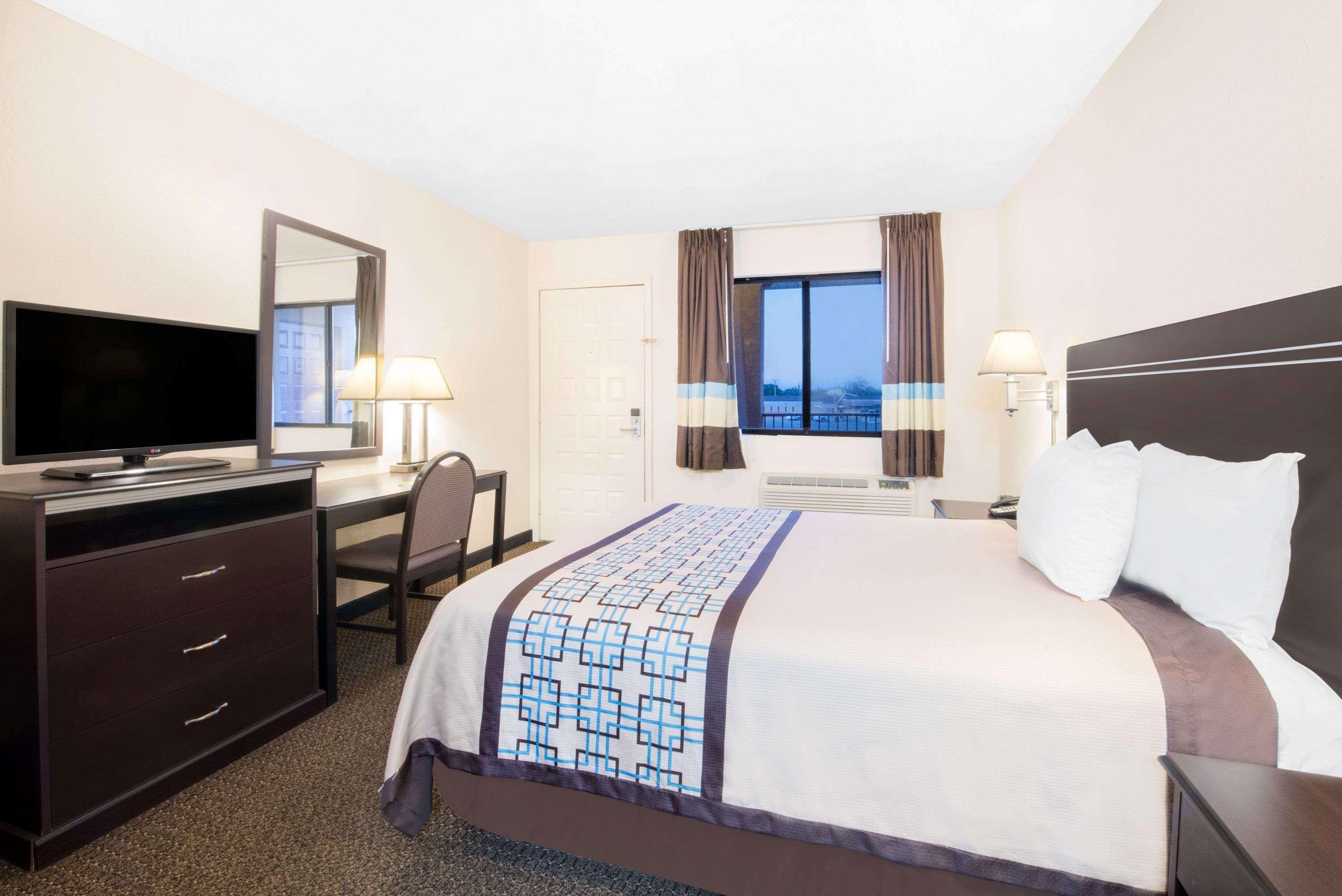 Days Inn By Wyndham Hobbs Esterno foto