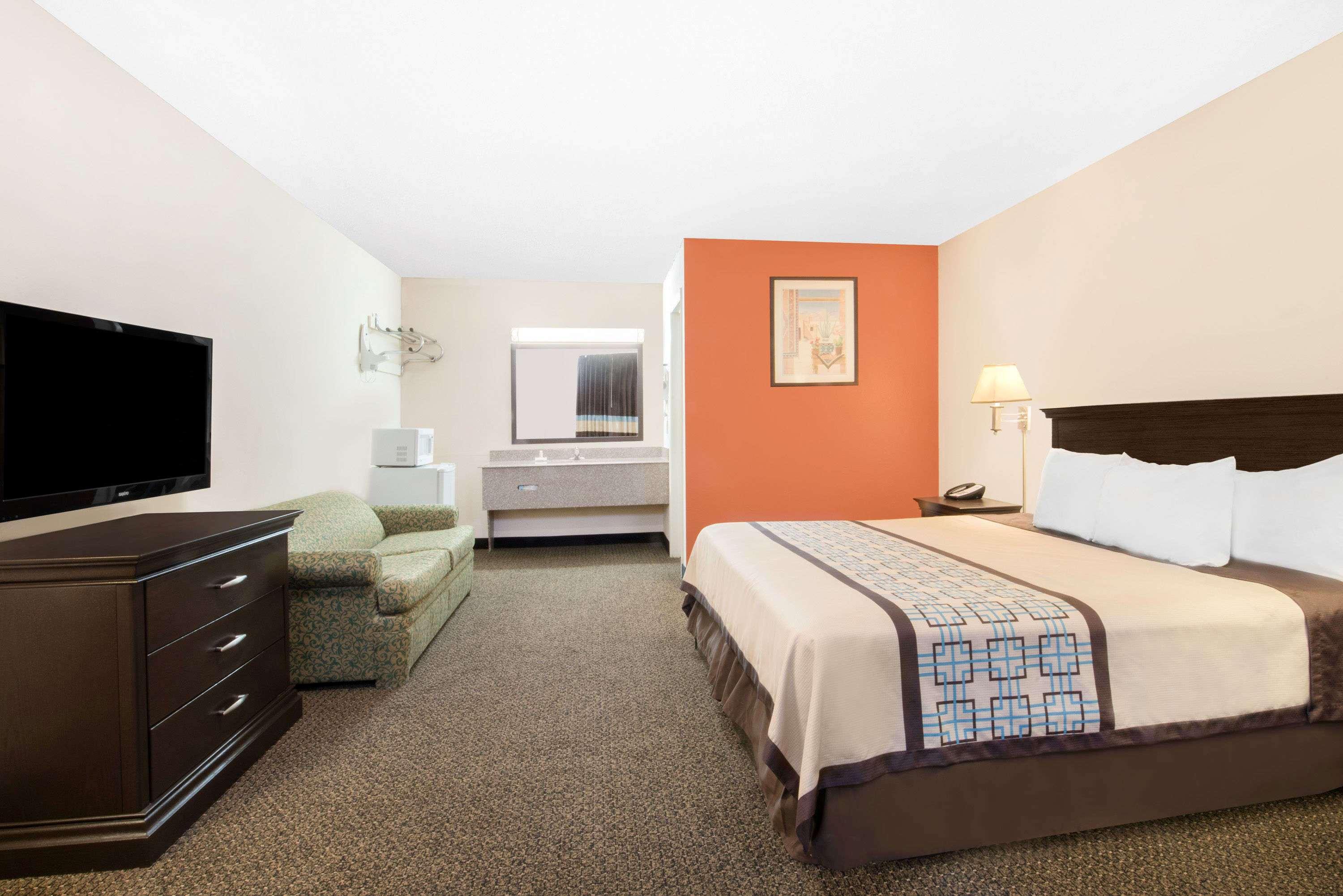 Days Inn By Wyndham Hobbs Esterno foto