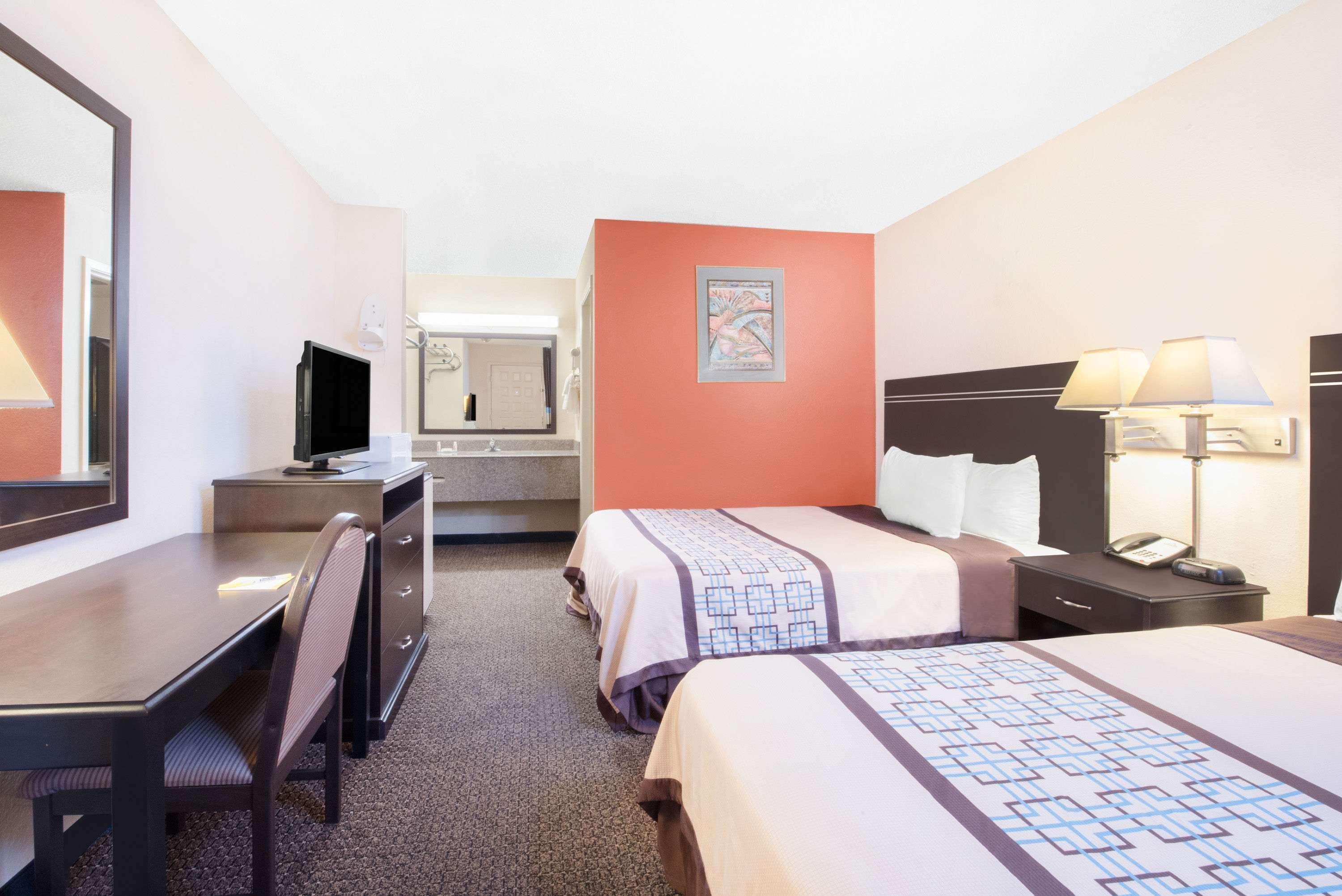 Days Inn By Wyndham Hobbs Esterno foto