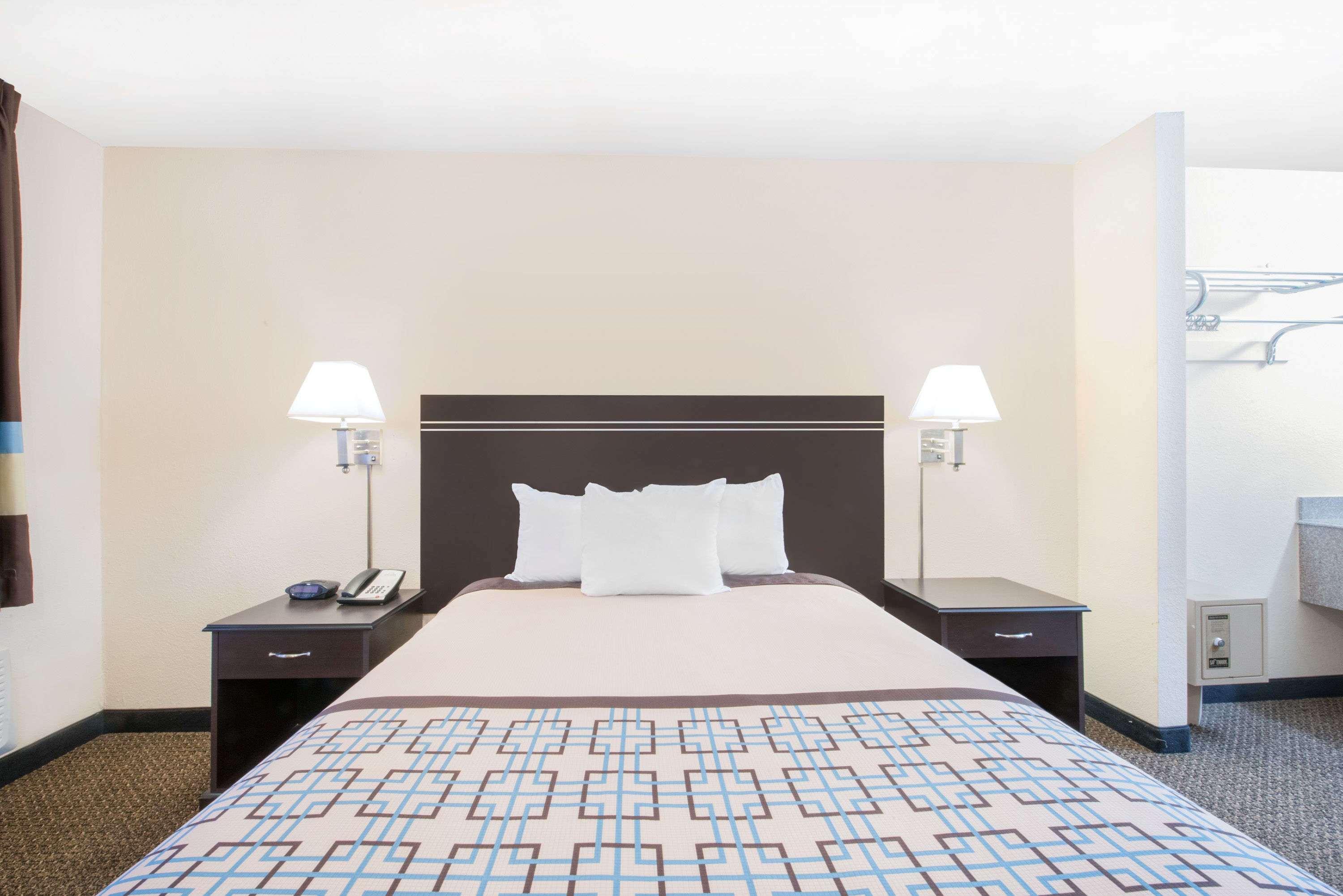 Days Inn By Wyndham Hobbs Esterno foto