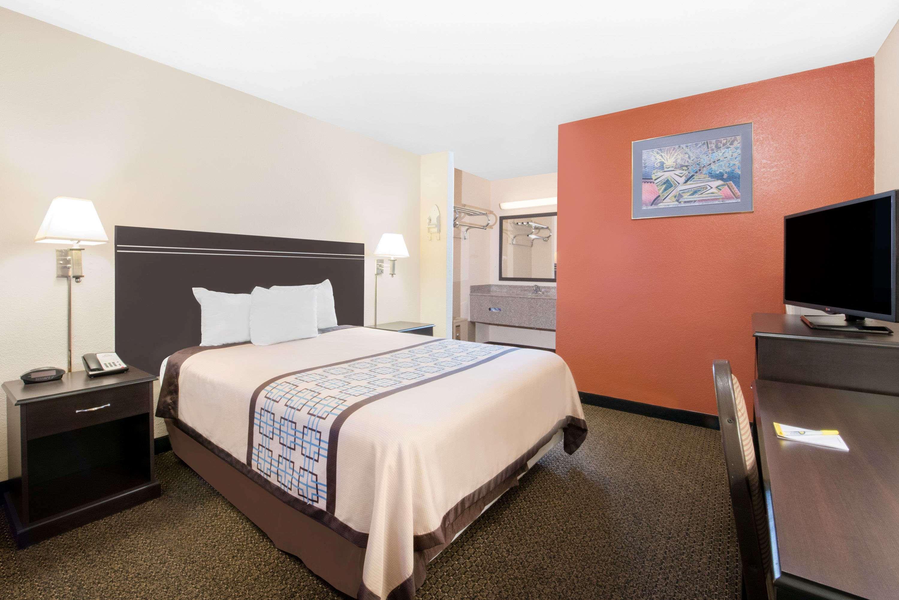 Days Inn By Wyndham Hobbs Esterno foto