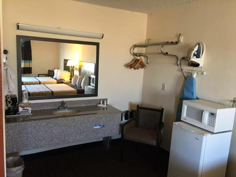 Days Inn By Wyndham Hobbs Esterno foto